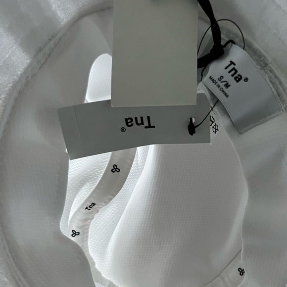 NEW WITH TAGS - Aritzia White TNA Terry Bucket Hat Size S/M - Picture 2 of 2
